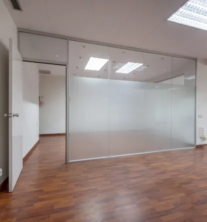 Professionelle Glastrennwände für Büros in Karlsruhe, Licht und Struktur