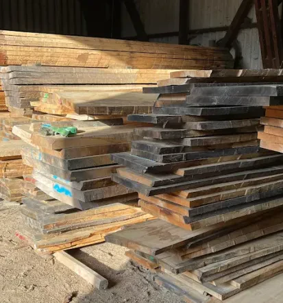Guter Holzhandel mit Eichenbohlen in Bielefeld