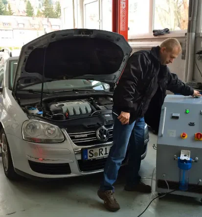 Die besten Fahrzeugreparaturen, Lackiererei und Reifenservice in Stuttgart