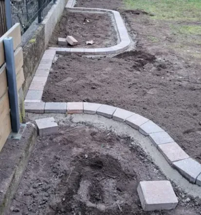 Garten mit Pflanzarbeiten und neuen Rasenflächen gestalten in Gerolsheim