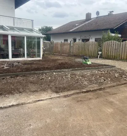 Bodenarbeiten bei Gartenprojekt rund um Germering