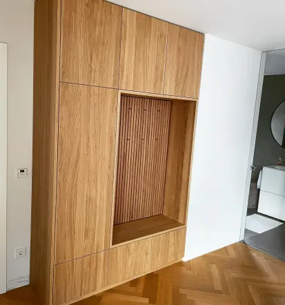 Individueller Einbauschrank aus Holz in Heldenstein