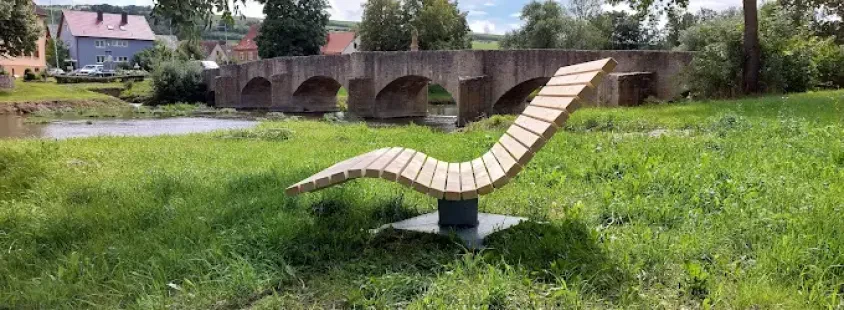 Moderne Schaukeln und Sonnensofas aus Holz in Tauberrettersheim und Umkreis