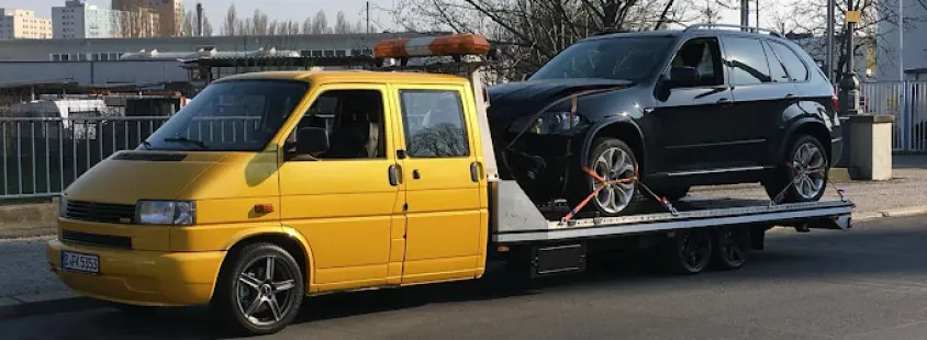 Abschleppdienst und Pannenhilfe mit KFZ Service in Berlin
