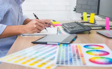 Was kostet ein Grafikdesigner pro Stunde?