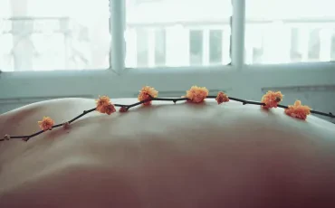 Sitzen Sie 8 Stunden am Tag? – Massage kann die Lösung sein