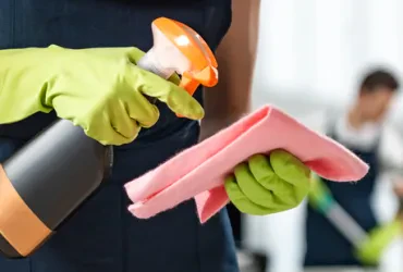 Wie viel kostet eine Wohnungsreinigung bei einer Gebäudereinigungsfirma