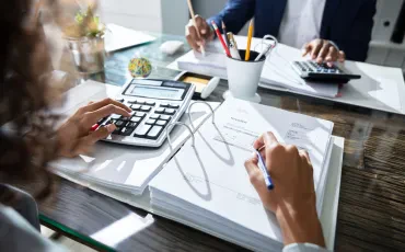Überprüfen Sie Steuerberater Preise