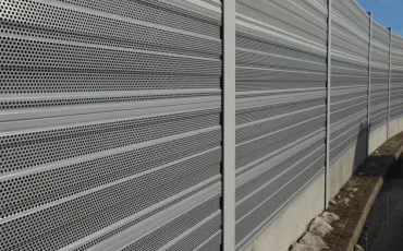 En Blick auf die Metallzaun Kosten pro Meter