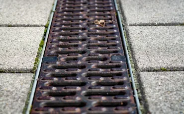 Reinigung von Kanälen: Was passiert unter Straßen