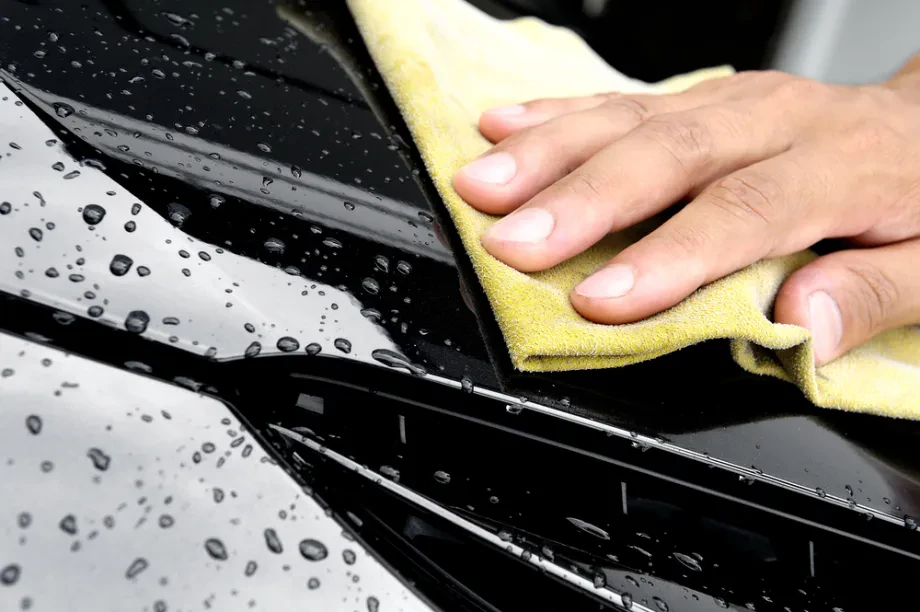 Autowäsche per Hand für fühlbare Qualität und sichtbar gepflegte Fahrzeugoberflächen