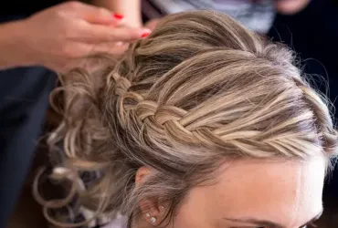 Eine elegante Frisur, die verblüffende Kraft der Verwandlung
