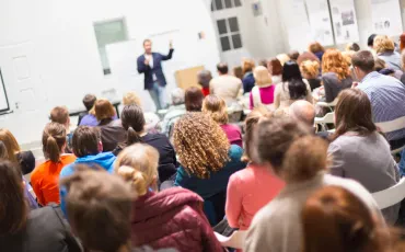 Organisationen und öffentliche Einrichtungen: Aufgaben, Struktur und gesellschaftliche Bedeutung