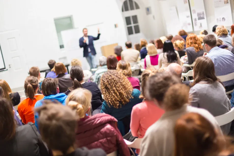 Organisationen und öffentliche Einrichtungen: Aufgaben, Struktur und gesellschaftliche Bedeutung