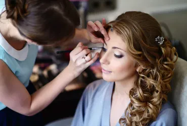 Visagisten und Make-up: Professionelle Schönheit und individuelle Ausdruckskraft