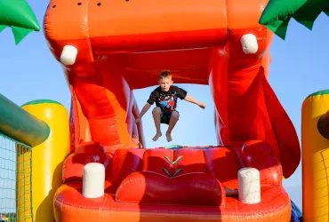Hüpfburgen und aufblasbare Spielgeräte: Unterhaltung und Bewegung für Veranstaltungen
