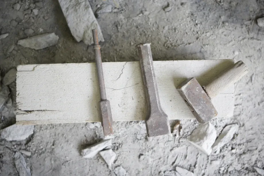 Steinmetze: Natursteinbearbeitung, Handwerk und architektonische Gestaltung