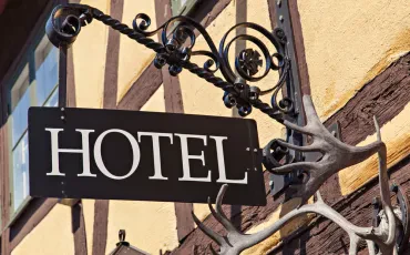 Hotels und Hostels: Unterkunft, Service und moderne Reisekultur