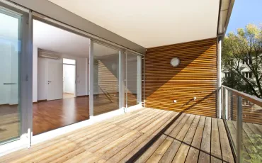 Balkontüren und Ausgang zum Balkon
