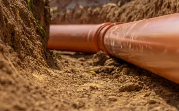 Drainage rund ums Haus: Schutz vor Feuchtigkeit und Wasserschäden