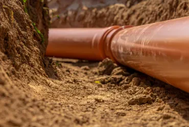 Drainage rund ums Haus: Schutz vor Feuchtigkeit und Wasserschäden
