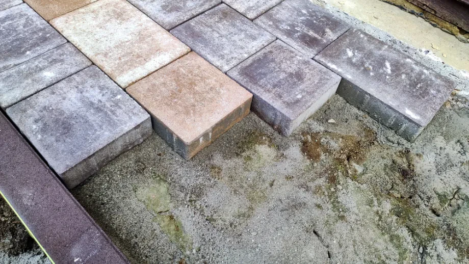 Betonplatten, Waschbetonplatten und Pflastersteine aus Beton