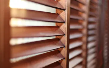 Aluminiumläden oder Holzläden