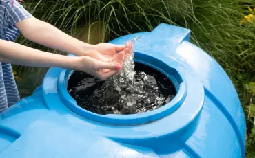Regenwasserzisterne: Regenwasser nutzen und Trinkwasser sparen